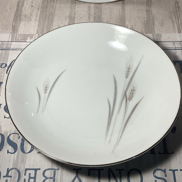 Platinum Wheat Fine China Japan 2 Elegant White 7.5” Bowls - Picture 3 of 5